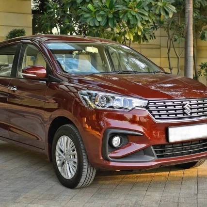 سيارة بسائق